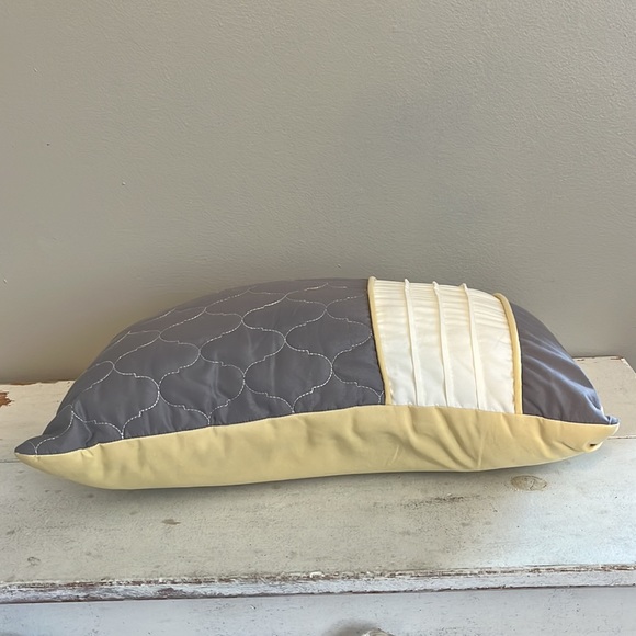 Accent pillow for bed or other area - Picture 7 of 7